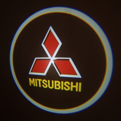 Подсветка в двери с логотипом Mitsubishi